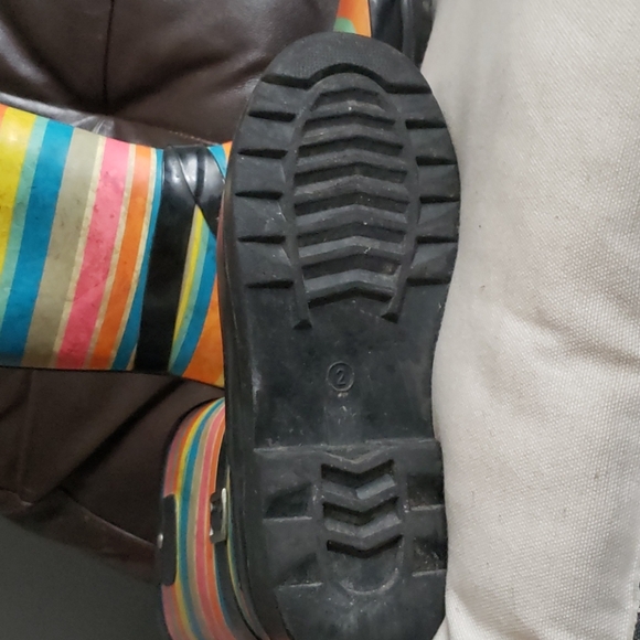rainboots - Picture 3 of 4